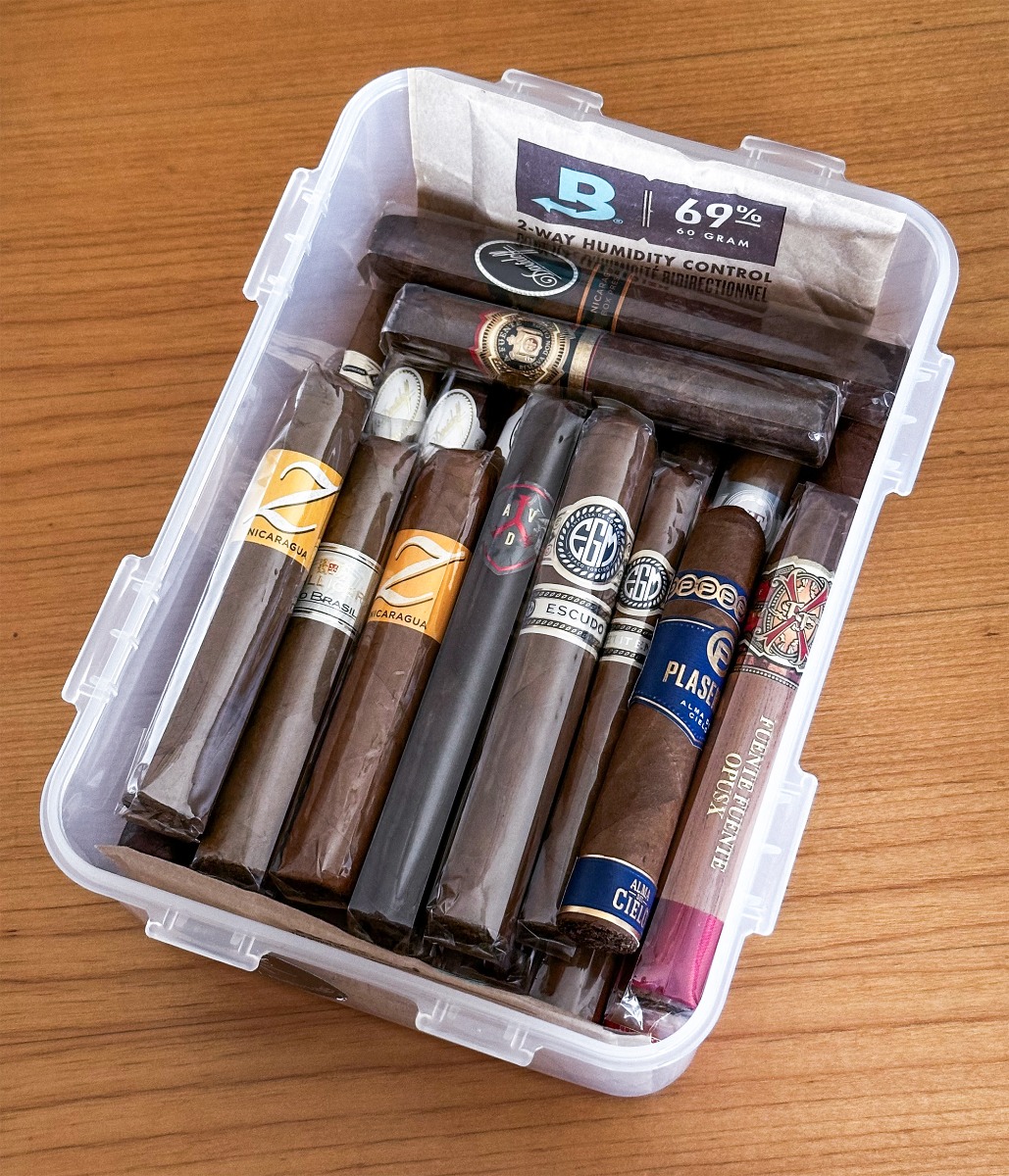 tupperware-humidor